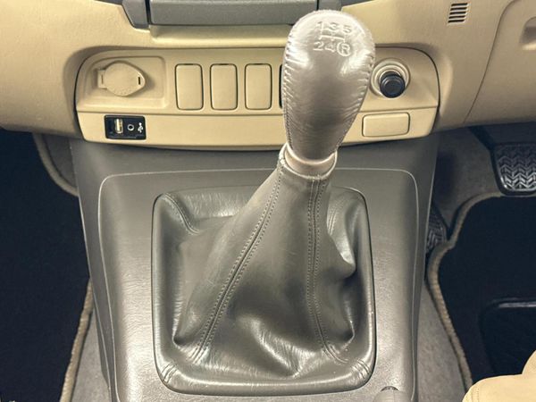 2013-Toyota-Fortuner-30-D-4D-Raised-Body image:10
