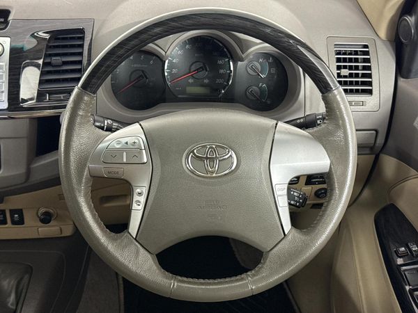 2013-Toyota-Fortuner-30-D-4D-Raised-Body image:11