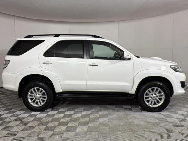 2013-Toyota-Fortuner-30-D-4D-Raised-Body image:16