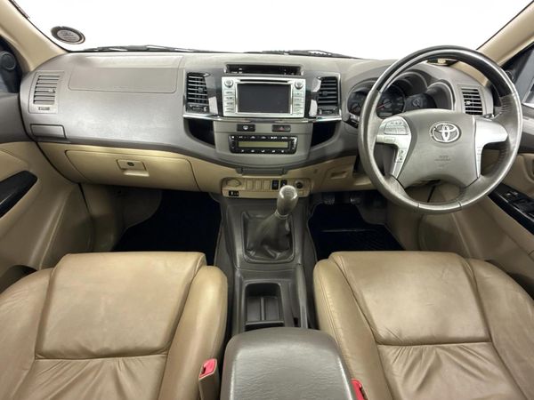 2013-Toyota-Fortuner-30-D-4D-Raised-Body image:1