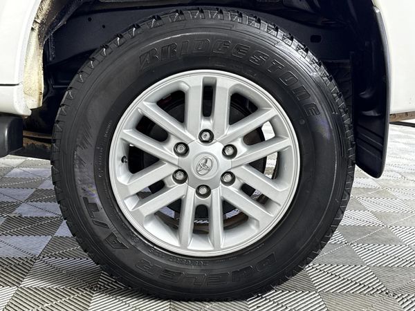 2013-Toyota-Fortuner-30-D-4D-Raised-Body image:6