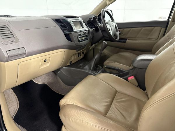 2013-Toyota-Fortuner-30-D-4D-Raised-Body image:8
