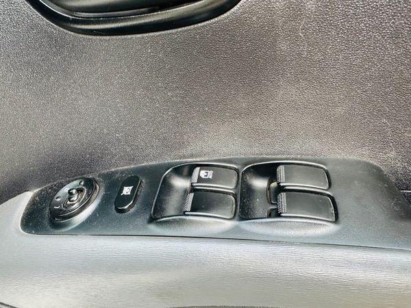 2014-Hyundai-i10-125-GLS-Fluid image:10