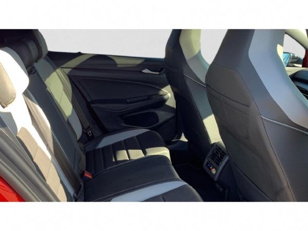 2026-Volkswagen-Golf-14-TSI-R-Line-Auto-110kw image:14