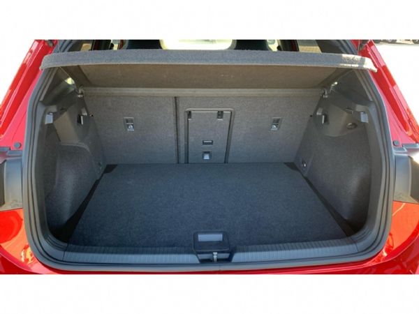 2026-Volkswagen-Golf-14-TSI-R-Line-Auto-110kw image:8