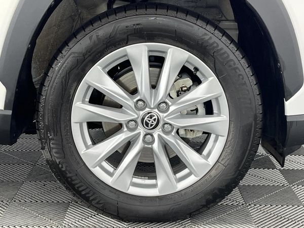2025-Toyota-Corolla-Cross-18-XI image:5