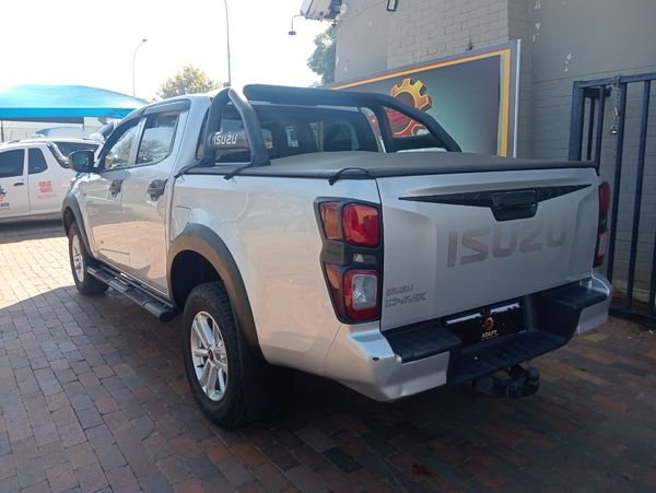 2023-Isuzu-D-Max-19-DDI-HR-X-Rider-Double-Cab image:4