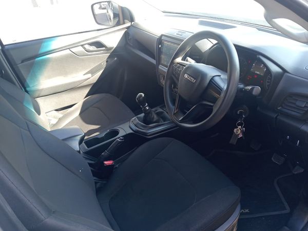 2023-Isuzu-D-Max-19-DDI-HR-X-Rider-Double-Cab image:8