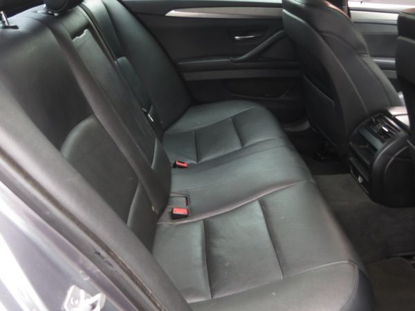 2014-BMW-5-Series-520-i-M-SPORT image:9