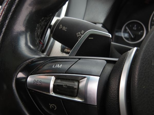2014-BMW-5-Series-520-i-M-SPORT image:15