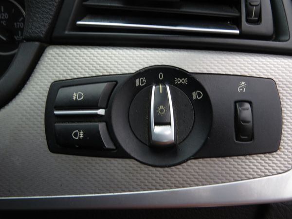 2014-BMW-5-Series-520-i-M-SPORT image:16