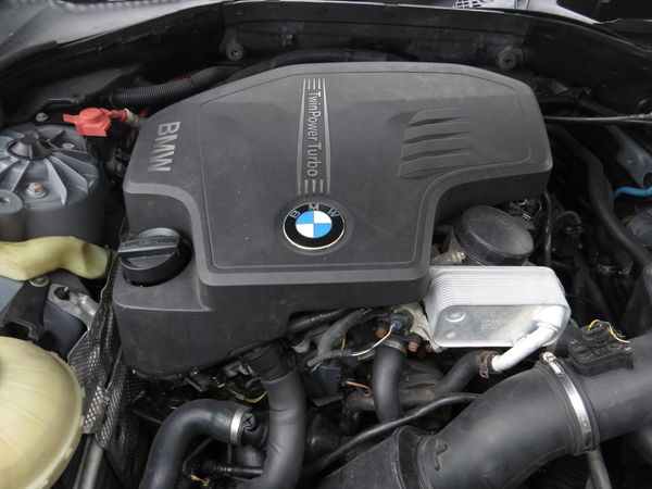 2014-BMW-5-Series-520-i-M-SPORT image:17
