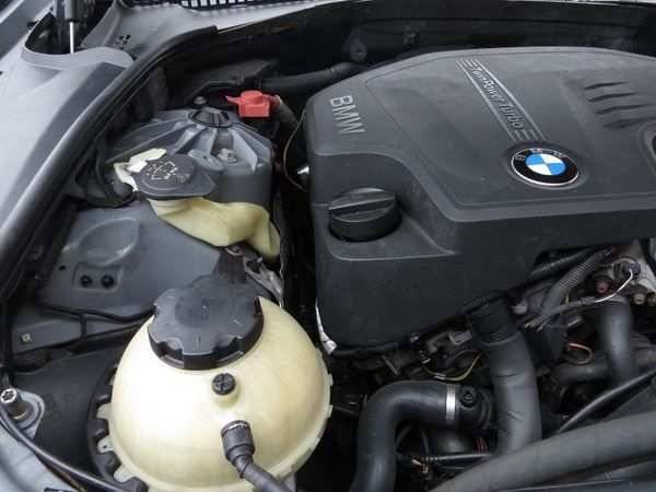 2014-BMW-5-Series-520-i-M-SPORT image:18