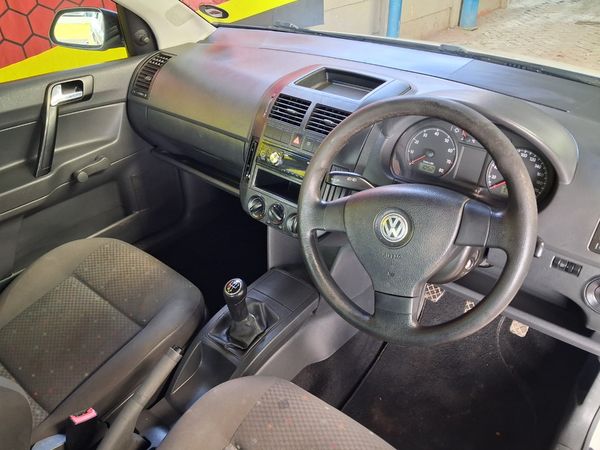 2007-Volkswagen-Polo-14-Trendline image:7