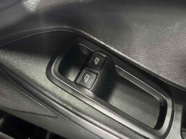 2018-Ford-Figo-15Ti-VCT-Ambiente-5-dr image:14