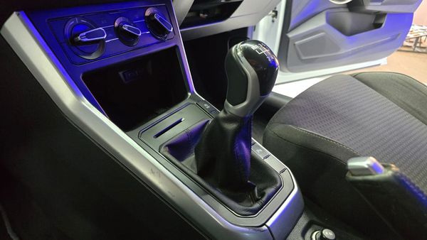 2022-Volkswagen-Polo-10-TSI-Life image:13