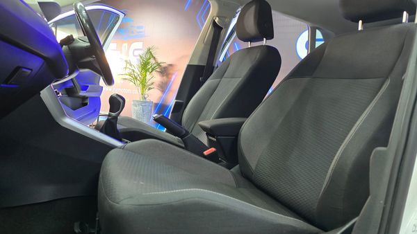 2022-Volkswagen-Polo-10-TSI-Life image:14