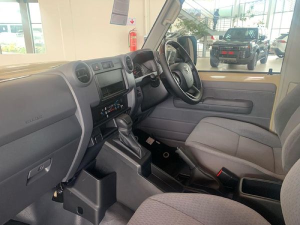 2026-Toyota-Land-Cruiser-79-28GD-6-Single-Cab image:14