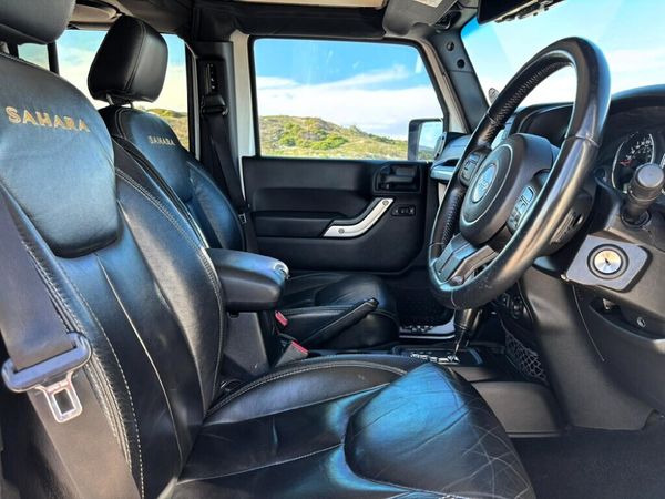 2013-Jeep-Wrangler-Unlimited-28-CRD-Sahara-Auto image:11