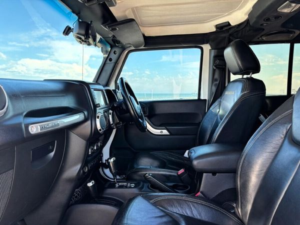 2013-Jeep-Wrangler-Unlimited-28-CRD-Sahara-Auto image:14