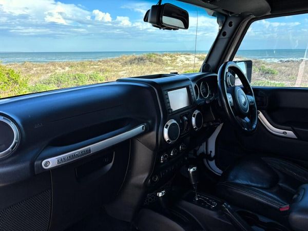 2013-Jeep-Wrangler-Unlimited-28-CRD-Sahara-Auto image:15