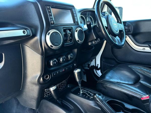 2013-Jeep-Wrangler-Unlimited-28-CRD-Sahara-Auto image:16