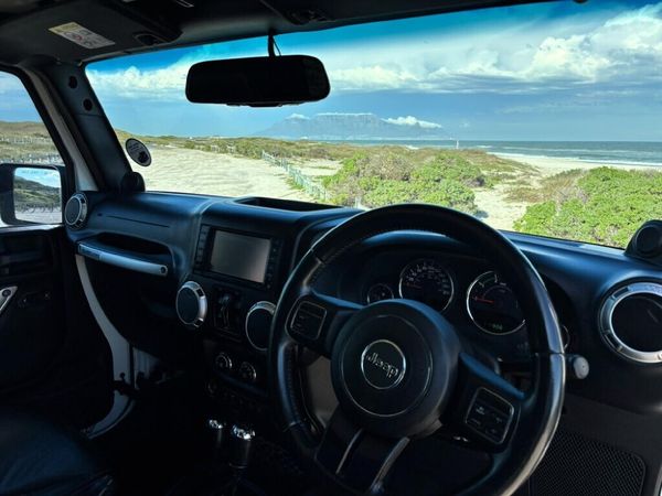 2013-Jeep-Wrangler-Unlimited-28-CRD-Sahara-Auto image:17