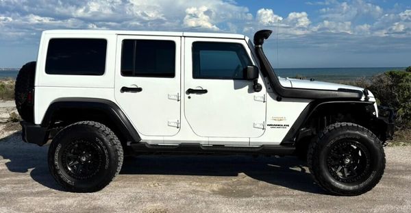 2013-Jeep-Wrangler-Unlimited-28-CRD-Sahara-Auto image:2
