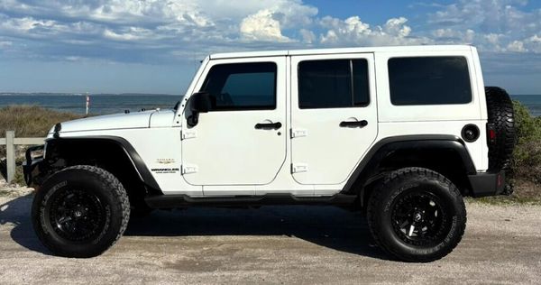 2013-Jeep-Wrangler-Unlimited-28-CRD-Sahara-Auto image:3