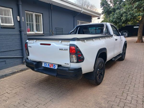 2019-Toyota-Hilux-24-GD-6-SRX-4x4-Auto-Single-Cab image:3