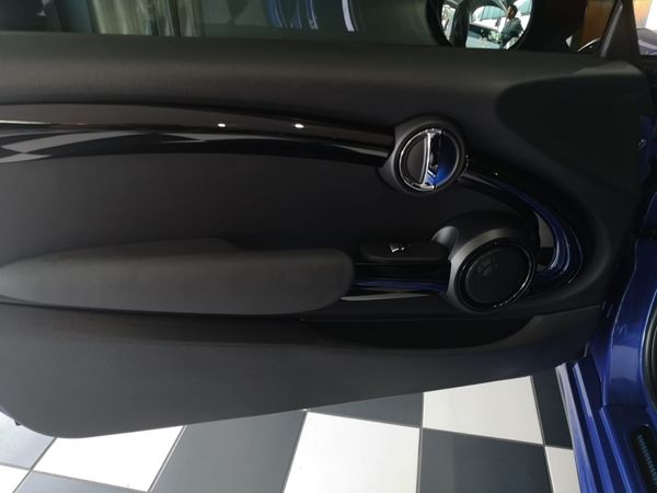 2019-MINI-Hatch-JCW-Auto image:11
