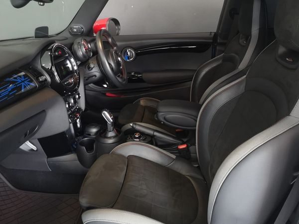 2019-MINI-Hatch-JCW-Auto image:16
