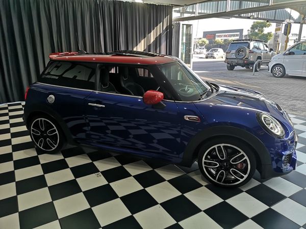 2019-MINI-Hatch-JCW-Auto image:3