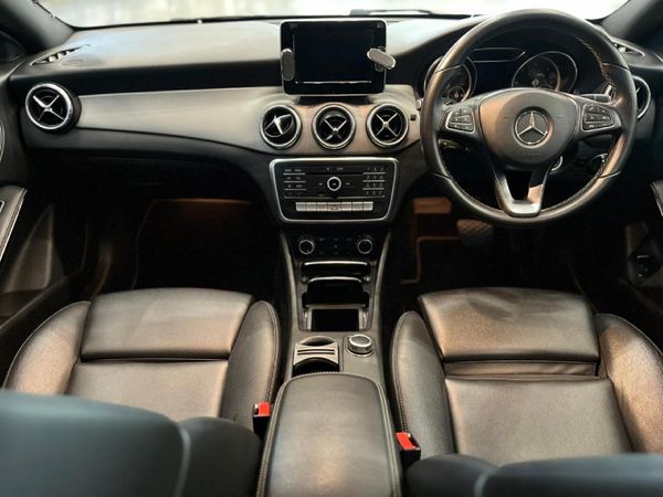 2016-Mercedes-Benz-CLA-220d-Urban-Auto image:9