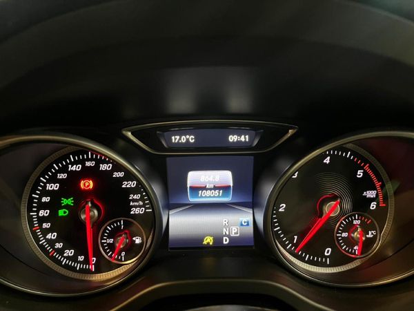 2016-Mercedes-Benz-CLA-220d-Urban-Auto image:10