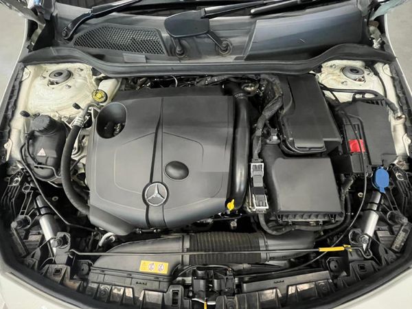 2016-Mercedes-Benz-CLA-220d-Urban-Auto image:12