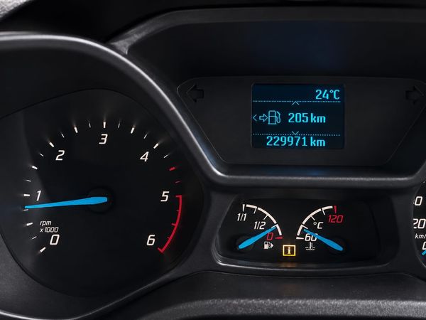 2017-Ford-Transit-Connect-15-TDCi-Ambiente-LWB-Panel-Van image:4