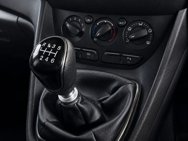 2017-Ford-Transit-Connect-15-TDCi-Ambiente-LWB-Panel-Van image:8