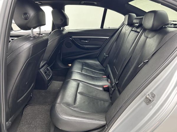 2019-BMW-3-Series-320i-Sport-Line image:10
