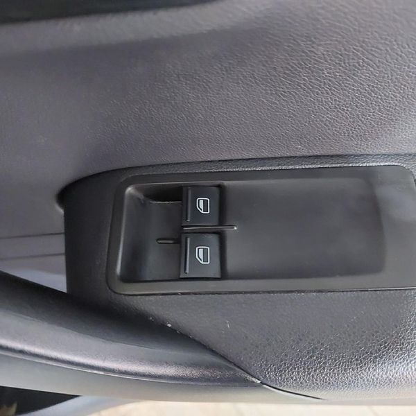 2023-Volkswagen-Polo-Vivo-16-Comfortline-Auto-5-dr image:10