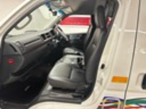 2026-Toyota-Quantum-25-D-4D-Sesfikile-16-seat image:7