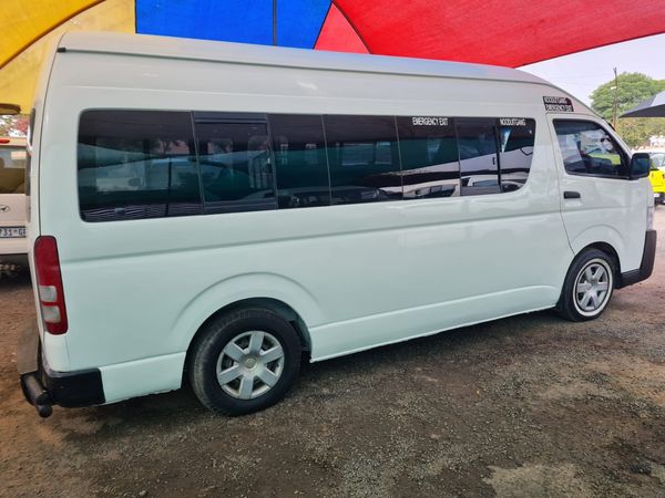 2021-Toyota-Quantum-16-seater image:3