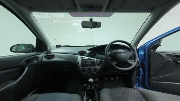 2001-Ford-Focus-20-Trend-5-dr image:10