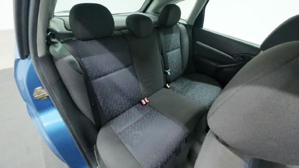 2001-Ford-Focus-20-Trend-5-dr image:12