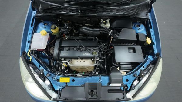 2001-Ford-Focus-20-Trend-5-dr image:13