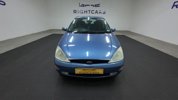 2001-Ford-Focus-20-Trend-5-dr image:1