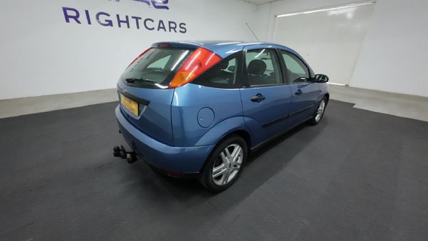 2001-Ford-Focus-20-Trend-5-dr image:3