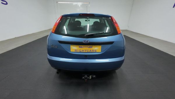 2001-Ford-Focus-20-Trend-5-dr image:4