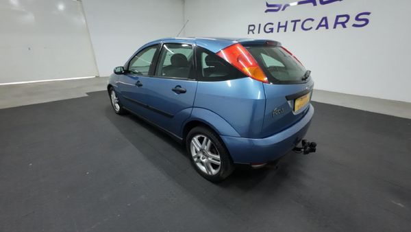 2001-Ford-Focus-20-Trend-5-dr image:5