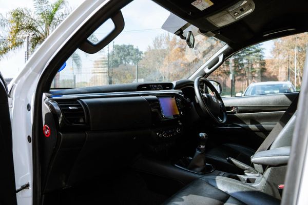 2020-Toyota-Hilux-28-GD-6-Raised-Body-Raider-Double-Cab image:6